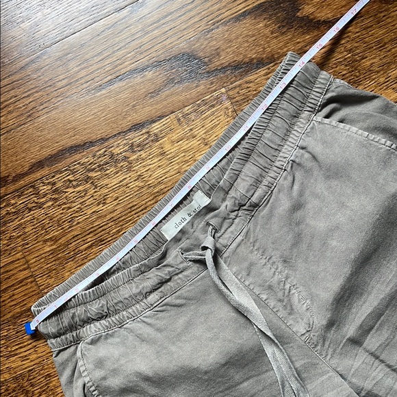 Cloth & Stone Tan Cropped Pants with Elastic Waistband - Picture 4 of 6